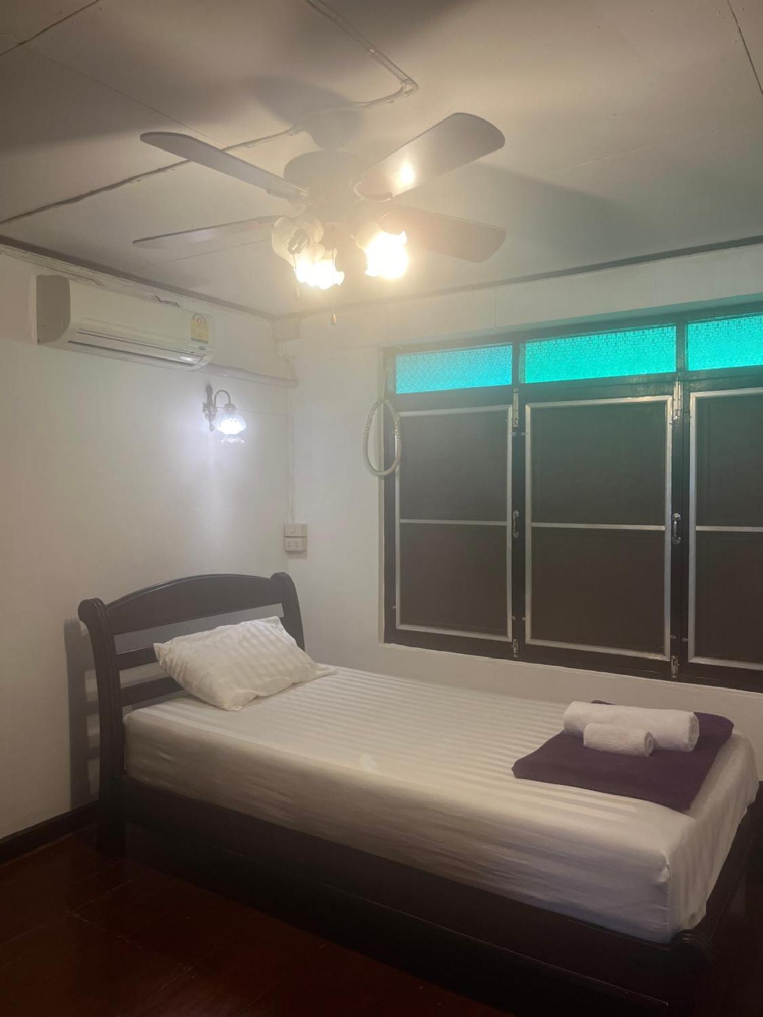 Tata Guesthouse Chiang Mai Exterior photo