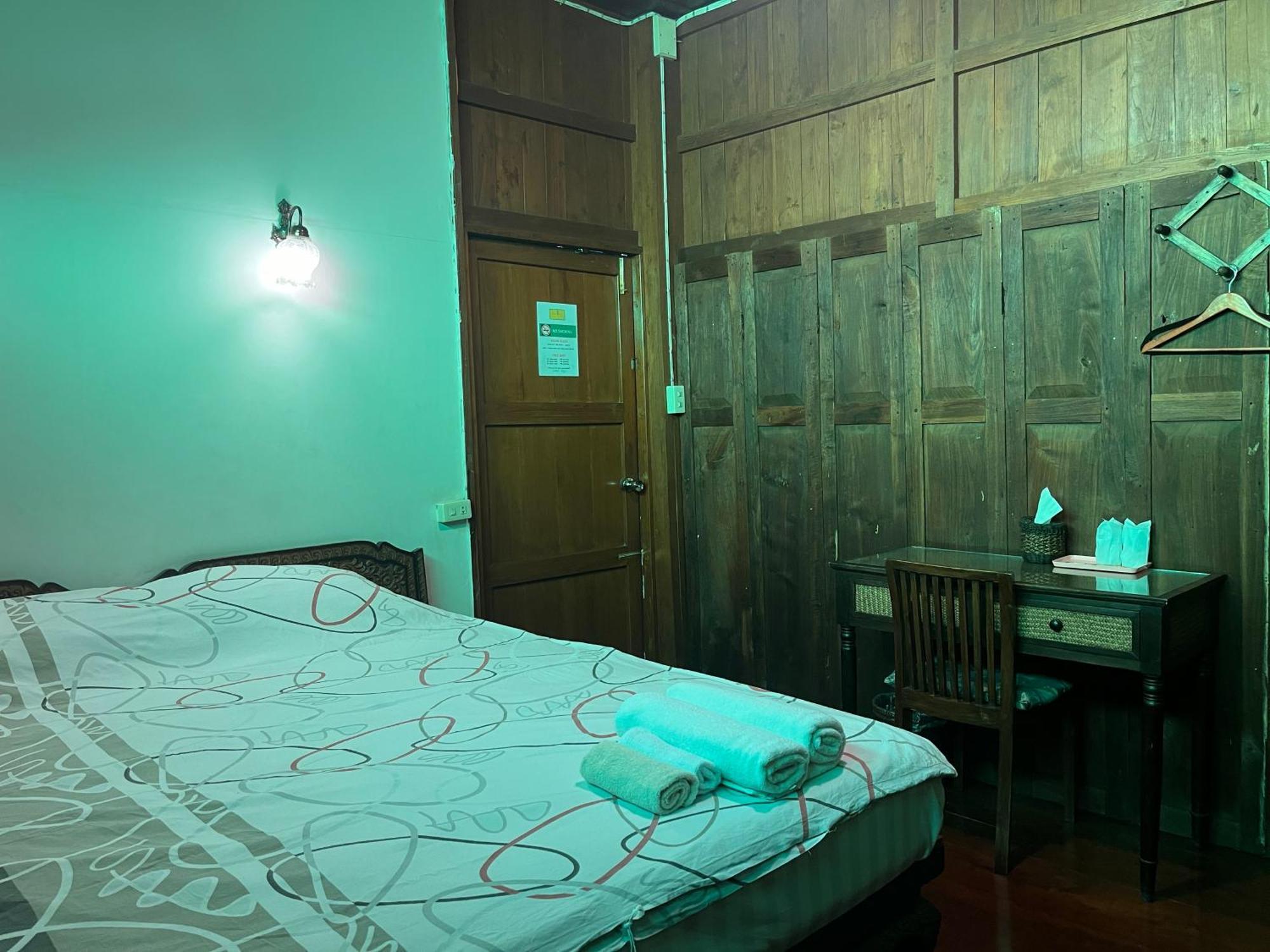 Tata Guesthouse Chiang Mai Exterior photo